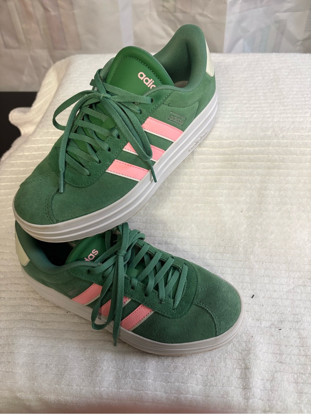 adidas Green Suede Trainers with Pink Stripes - Picture 1 of 4